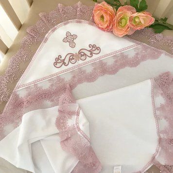Крижма для хрещення трикотажна з куточком, вишивкою та мереживом "Світлинка" Інтерлок Молочний/Пудра BetiS, 75х100 см 🤍 0-6, 6-12 міс.