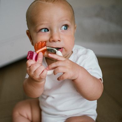 Брязкальце з прорізувачем для малюків 3М+ Фрукти BabyOno